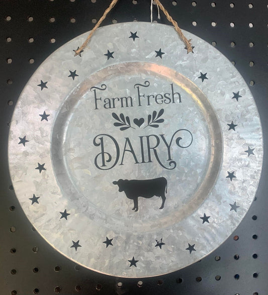 METAL CHARGER WITH FARM FRESH DAIRY AND COW